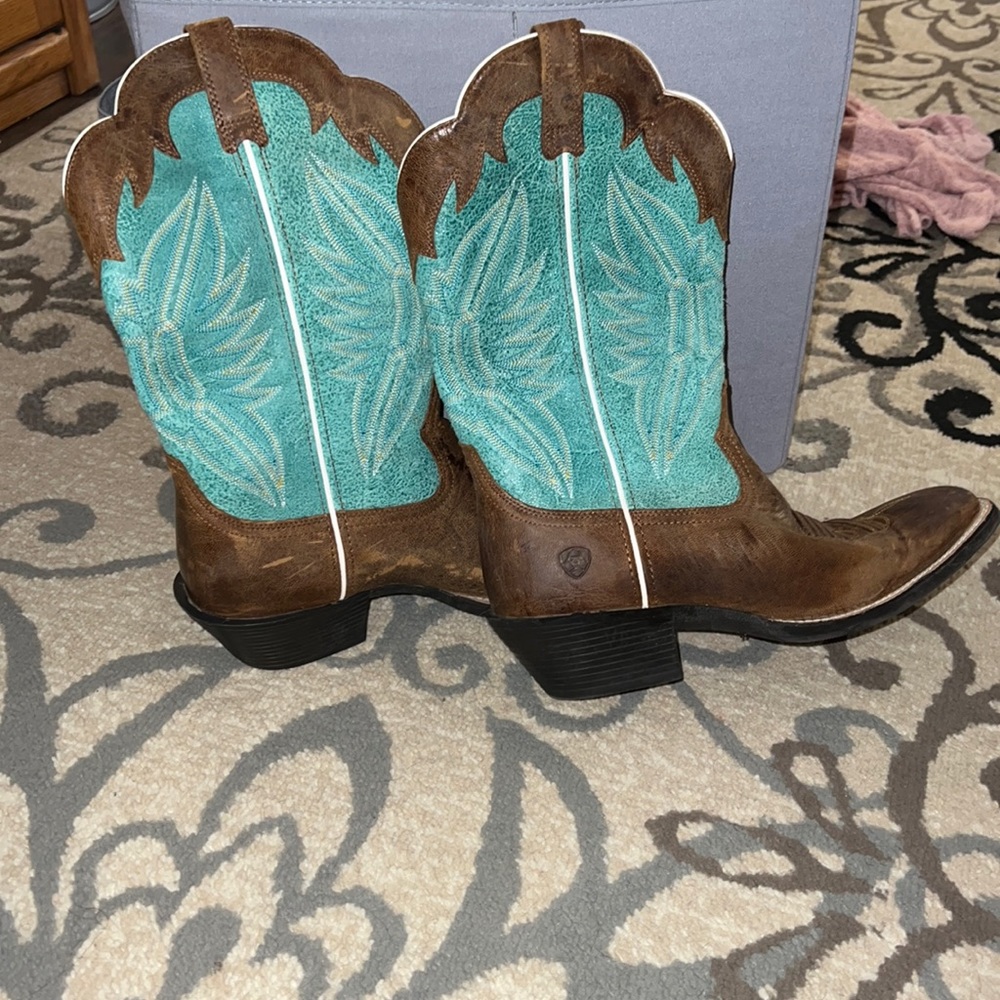 Arita squat toe boots